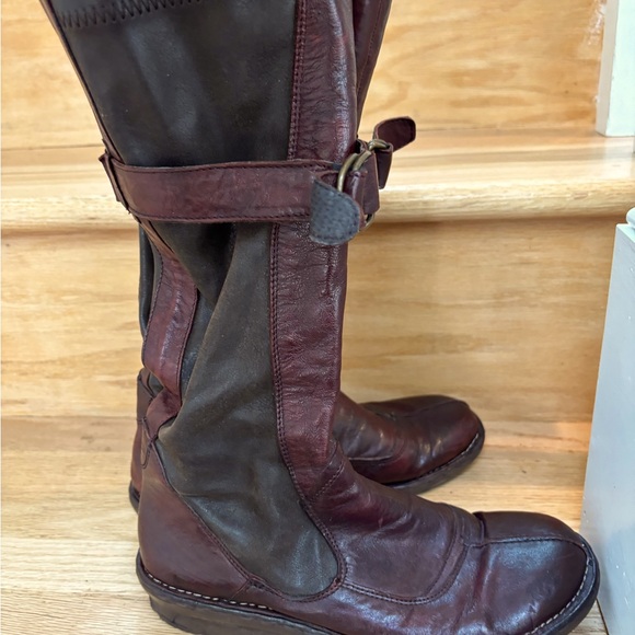 Beautiful and unique black and maroon color block buckle boot - Picture 1 of 6